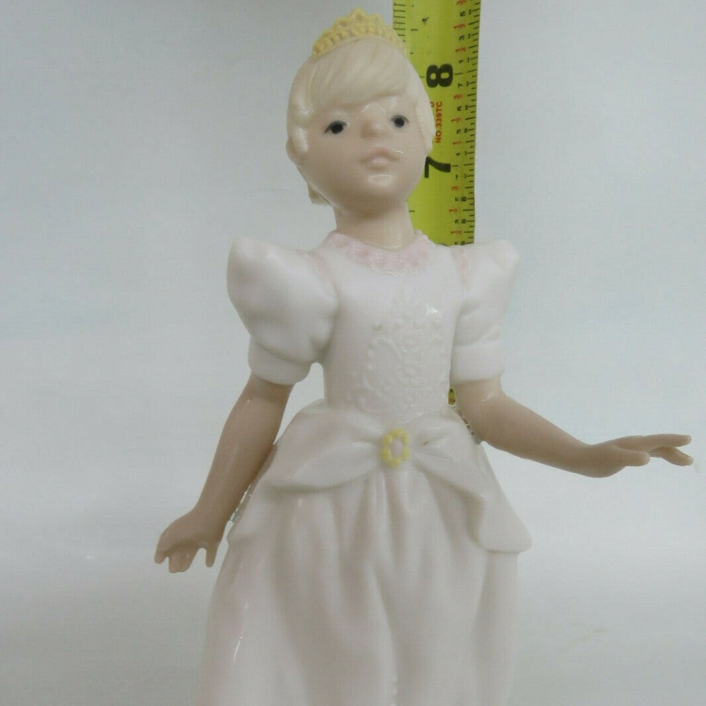 Lladro Golden Memories Young Girl w/White Dress